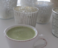 Brokkolisuppe mit Bergkäse 