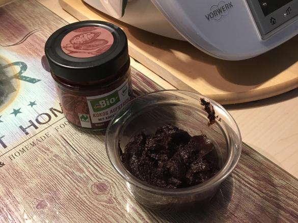 Kokos - Aufstrich mit Kakao und Dattelsirup