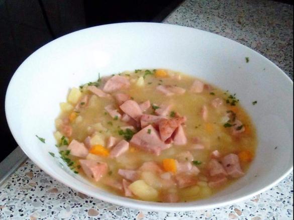 Kartoffelsuppe mit Fleischwurst