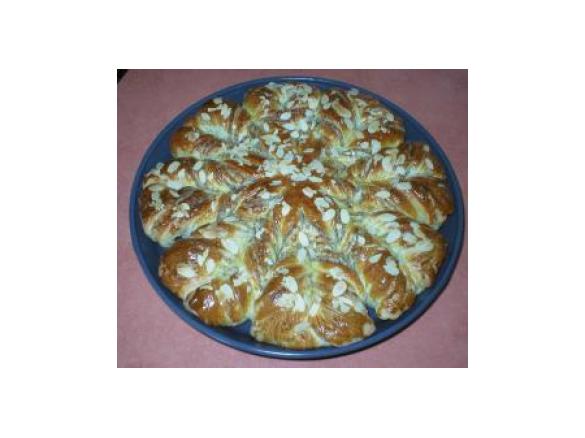 Variation von Hefeblume .. gelingsicherer Hefeteig mit Nußfüllung in schöner Form mit Stevia und laktosefrei