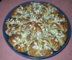Variation von Hefeblume .. gelingsicherer Hefeteig mit Nußfüllung in schöner Form mit Stevia und laktosefrei