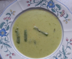 Grüne Spargelcremesuppe