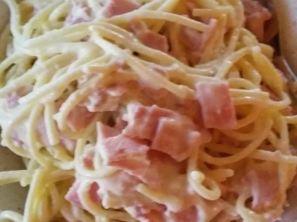 Schinken-Käse-Soße zu jeder Art Nudeln