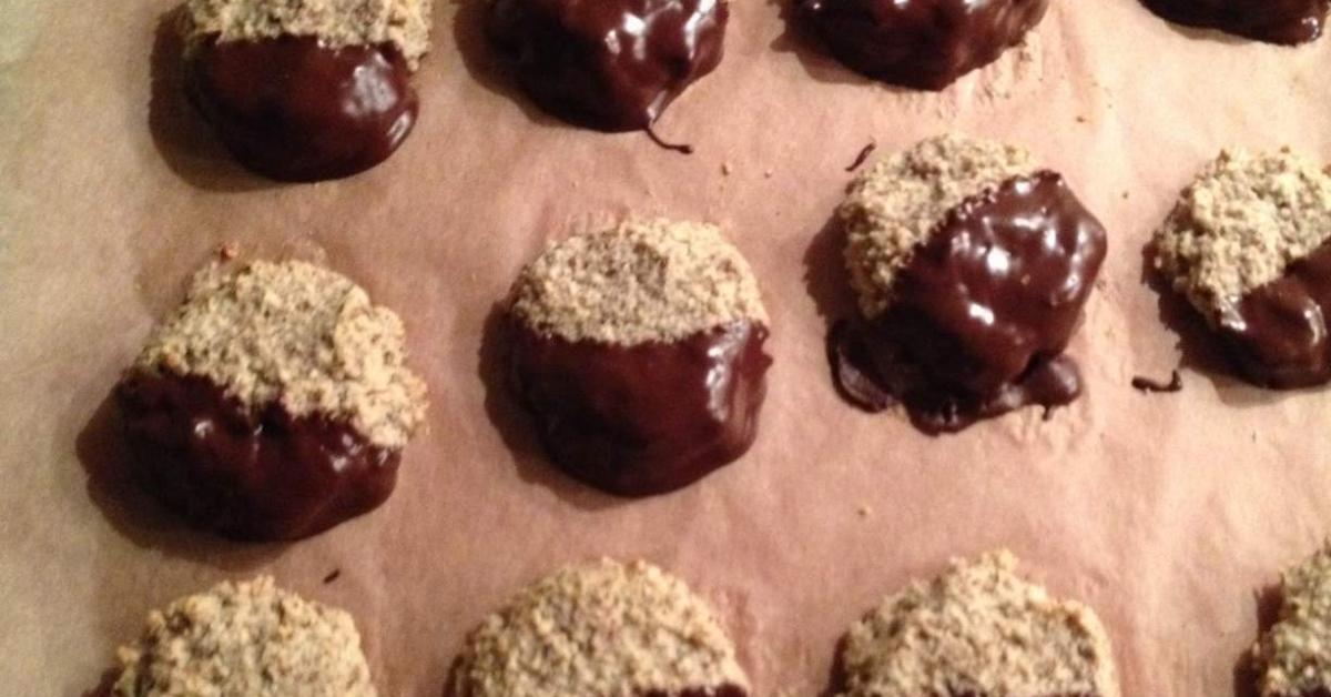 Haselnuss-Schokoküsse Finessen 6/2013 von KittyCat. Ein Thermomix ... Haselnuss-Schokoküsse Finessen 6/2013 von KittyCat. Ein Thermomix ...