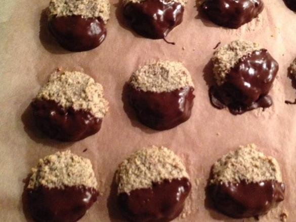 Haselnuss-Schokoküsse Finessen 6/2013