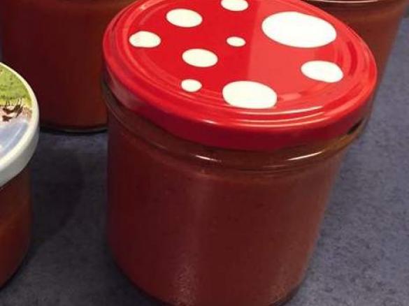 Erdbeere-Johannisbeere-Bananen-Marmelade mit Vanille