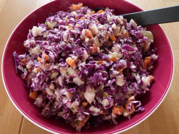 Kohlrabi-Rotkohlsalat mit Apfel und Möhren