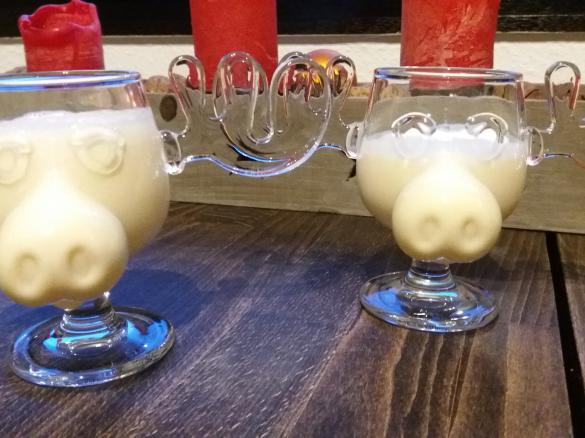 EGGNOG (Orig. amerikan. Eierpunsch) wie bei "Schöne Bescherung"