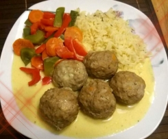 Möhren-Frischkäse Hackbällchen mit Currysoße