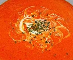 Paprika Cremesuppe - verfeinert mit Speck und Tomate