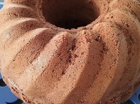 Beschwipster Nuss-Gugelhupf