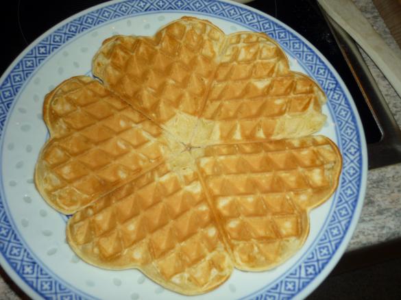 Waffeln mit Vanillesosse