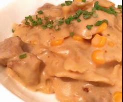 All-in-One Farfalle mit Schweinefleisch in Erdnusssauce (One Pot)