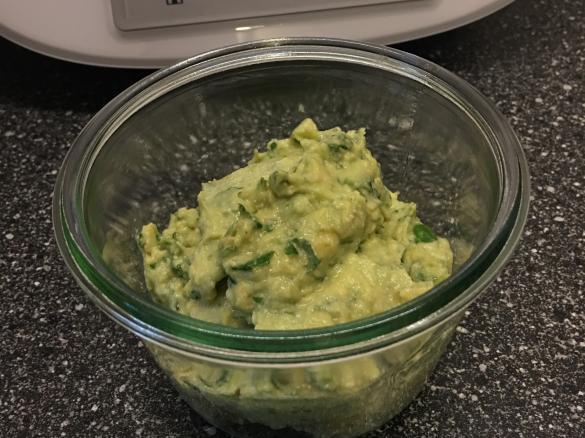 Avocado Basilikum Pesto