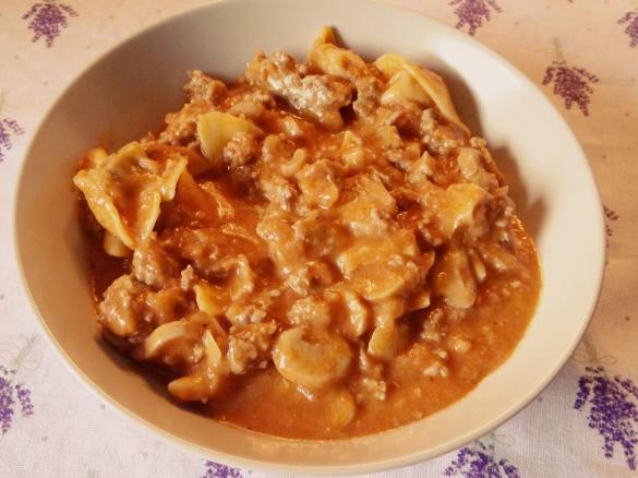 Saftige Tortellini mit Tomaten und Hackfleisch