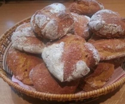 Karotten-Vollkorn-Brötchen