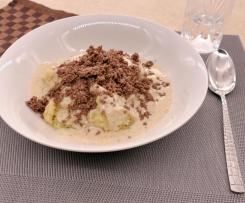 Kartoffel-Spitzkohl-Brei mit Hackfleisch und Rahmsoße