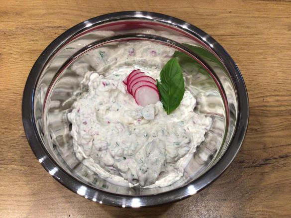 Frischkäse mit Radischen