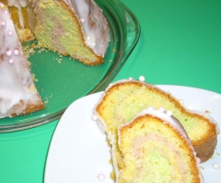 Gugel mit Regenbogenstreifen