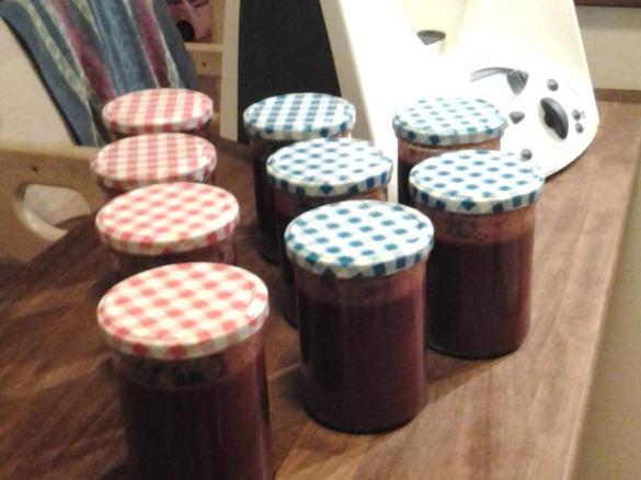 Erdbeermarmelade mit Schokolade und Chili