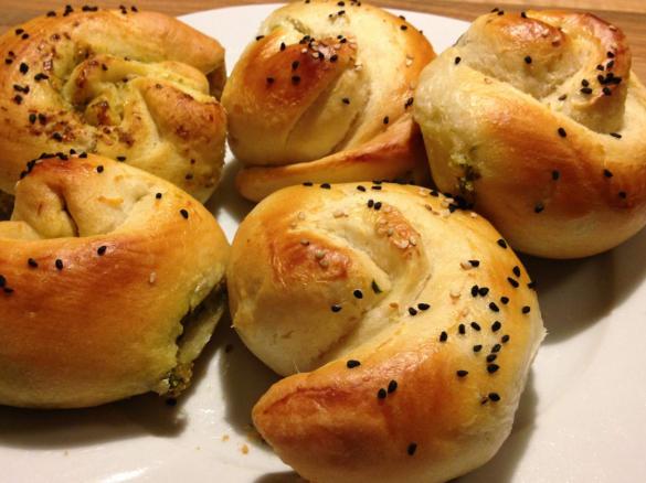 Schnecken mit Bärlauch-Schafskäsefüllung