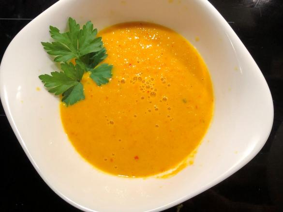 Variation Kürbissuppe mit Karotten und Äpfeln