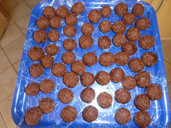 Rumkugeln aus Kuchenbrösel
