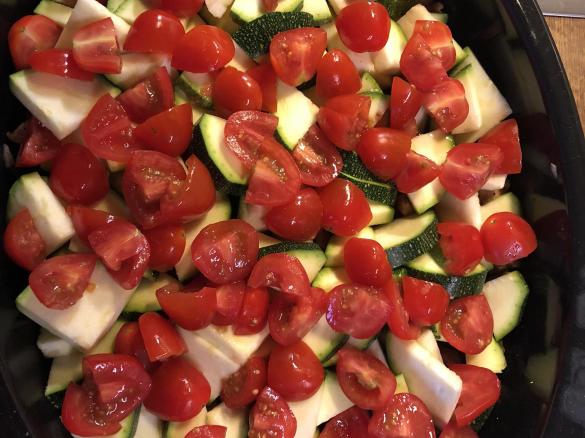 Zucchini-Tomaten-Hähnchen-Auflauf