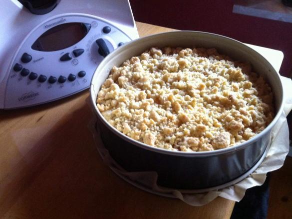 Käsekuchen mit Aprikosen und Streuseln