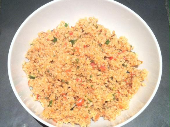 Couscoussalat mit Tomaten und Gurke