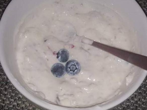 Fruchtiges Birchermüsli mit Chiasamen, mit Kalorienangabe