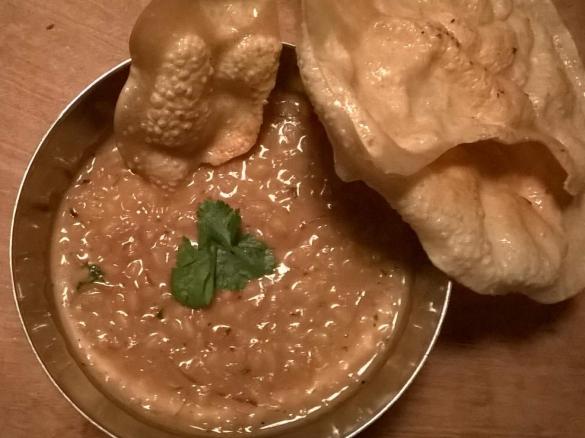 Urid Daal, indisches weißes Bohnencurry