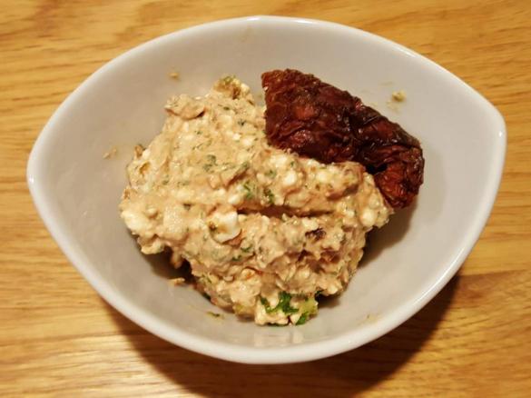 Tomaten-Frischkäse-Kräuter-Dip