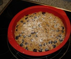 Krümeltorte mit Kirschen
