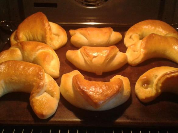 Hörnchen gefüllt mit Quittenmarmelade