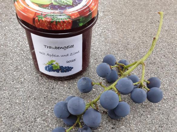 Traubengelee mit Äpfeln und Zimt