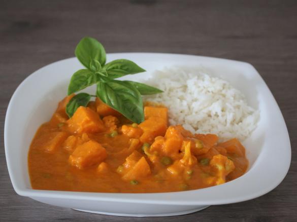 Vegetarisches Butter Chicken mit Gemüse