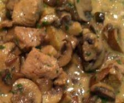 Schweinegeschnetzeltes in Champignon-Rahmsoße