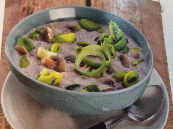 Variation von Porree-Hack-Käsesuppe
