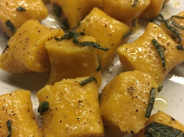 Kürbis-Gnocchi mit Salbeibutter