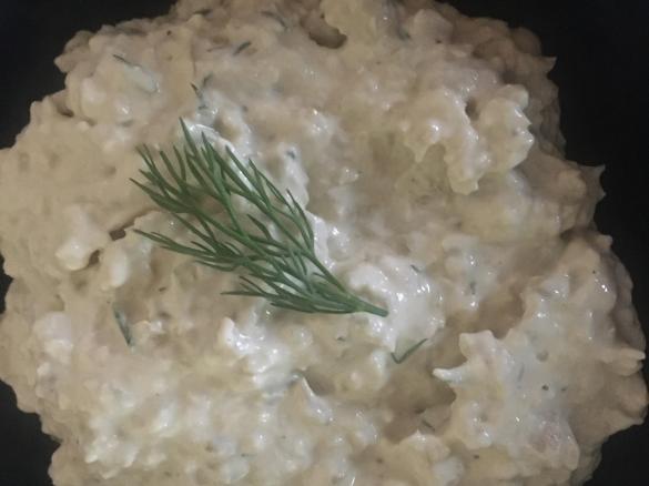 Dip von Manzanilla Oliven mit Lachscreme