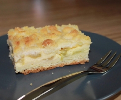 Rhabarberkuchen mit Quark und Streusel