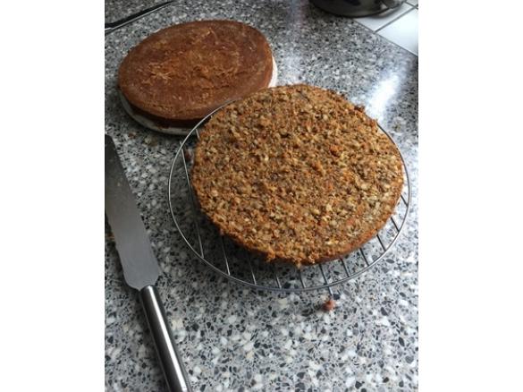 Rüblitorte mit Frischkäseherz (ohne Mehl)