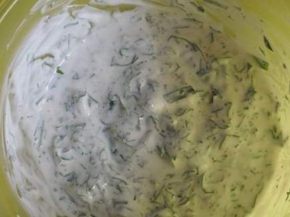 Frische   Kräuter - Dip   passt zu Gegrilltem oder Gebackenem
