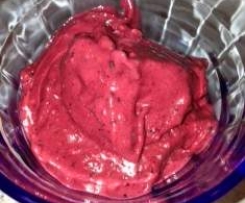 Nicecream.Schnelles veganes Waldbeeren-Softeis