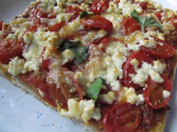 Pizza al pesto rosso