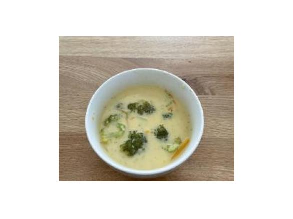 Brokkoli-Käse-Suppe mit Möhren