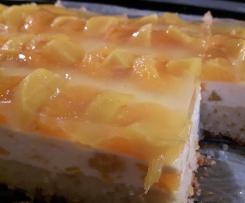 Schmandkuchen mit Früchten vom Blech