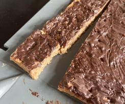 Walnuss-Crunch-Proteinriegel mit Reiswaffeln