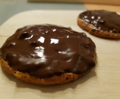 Nussplätzchen auf Oblaten